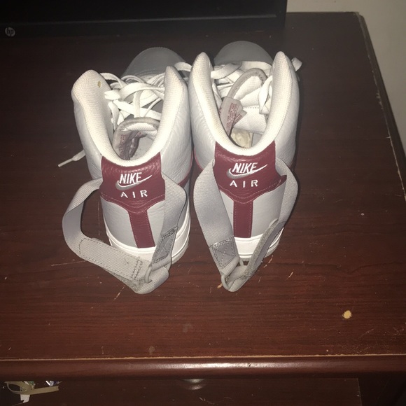 size 10 - Picture 3 of 3